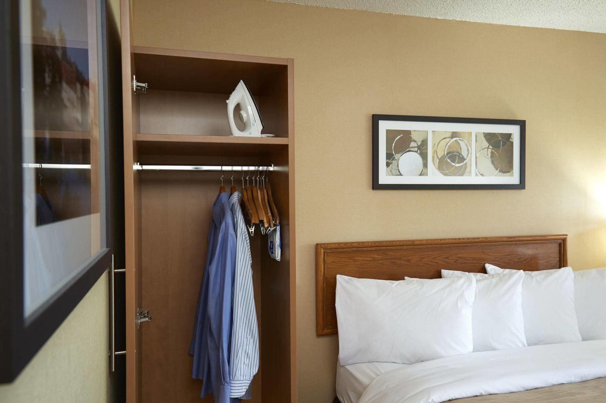 Comfort Inn Rouyn Exterior photo